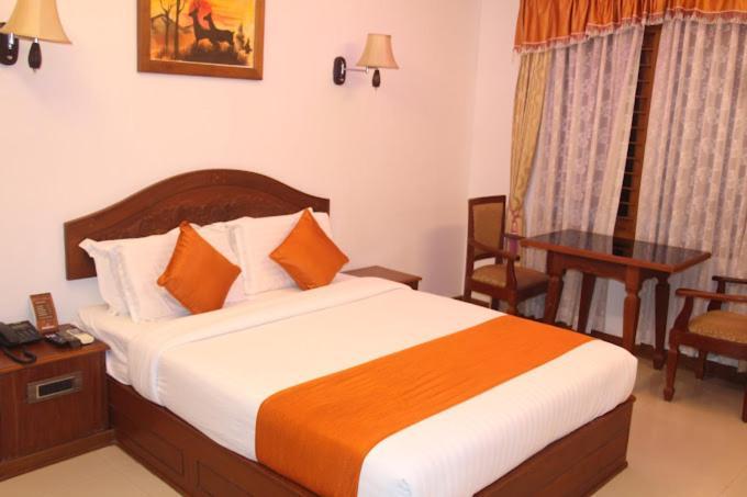 Hotel Doubloon Thiruvananthapuram Kültér fotó